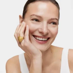 Anillo grande con baño de oro de 18 kt sobre plata Grain^TOUS Discount